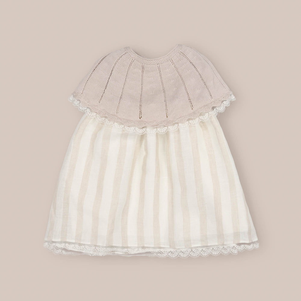 Kleid mit horizontalem Ausschnitt