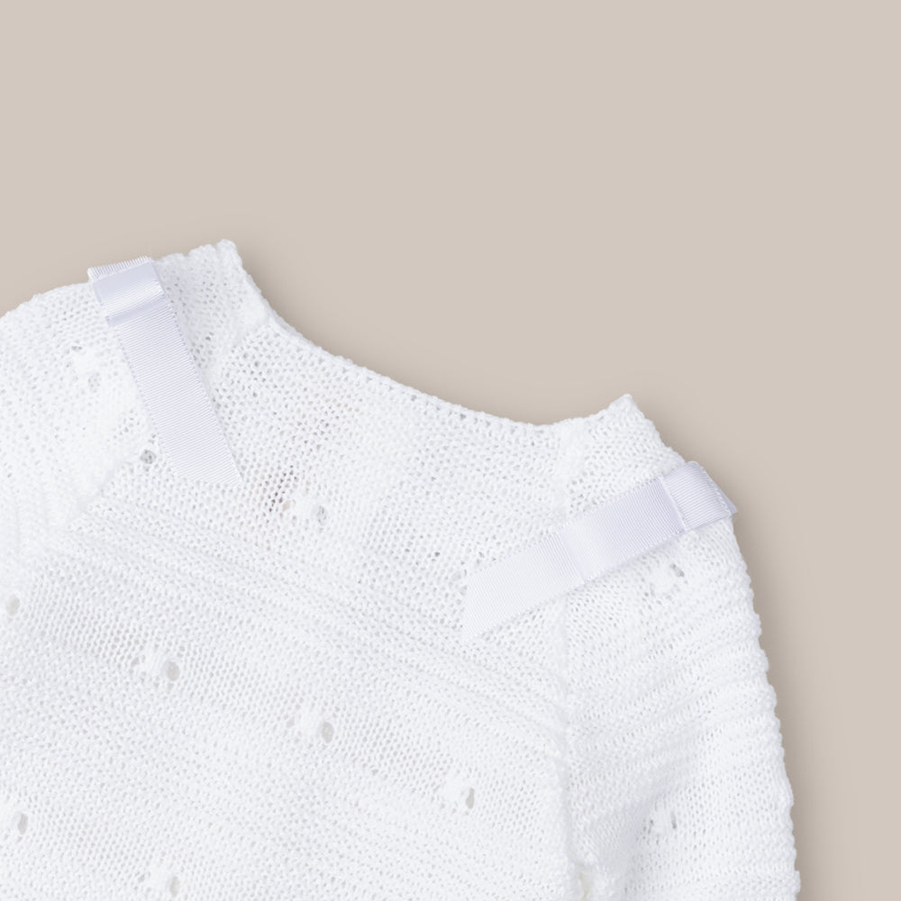 Kreidefarbener Babypullover