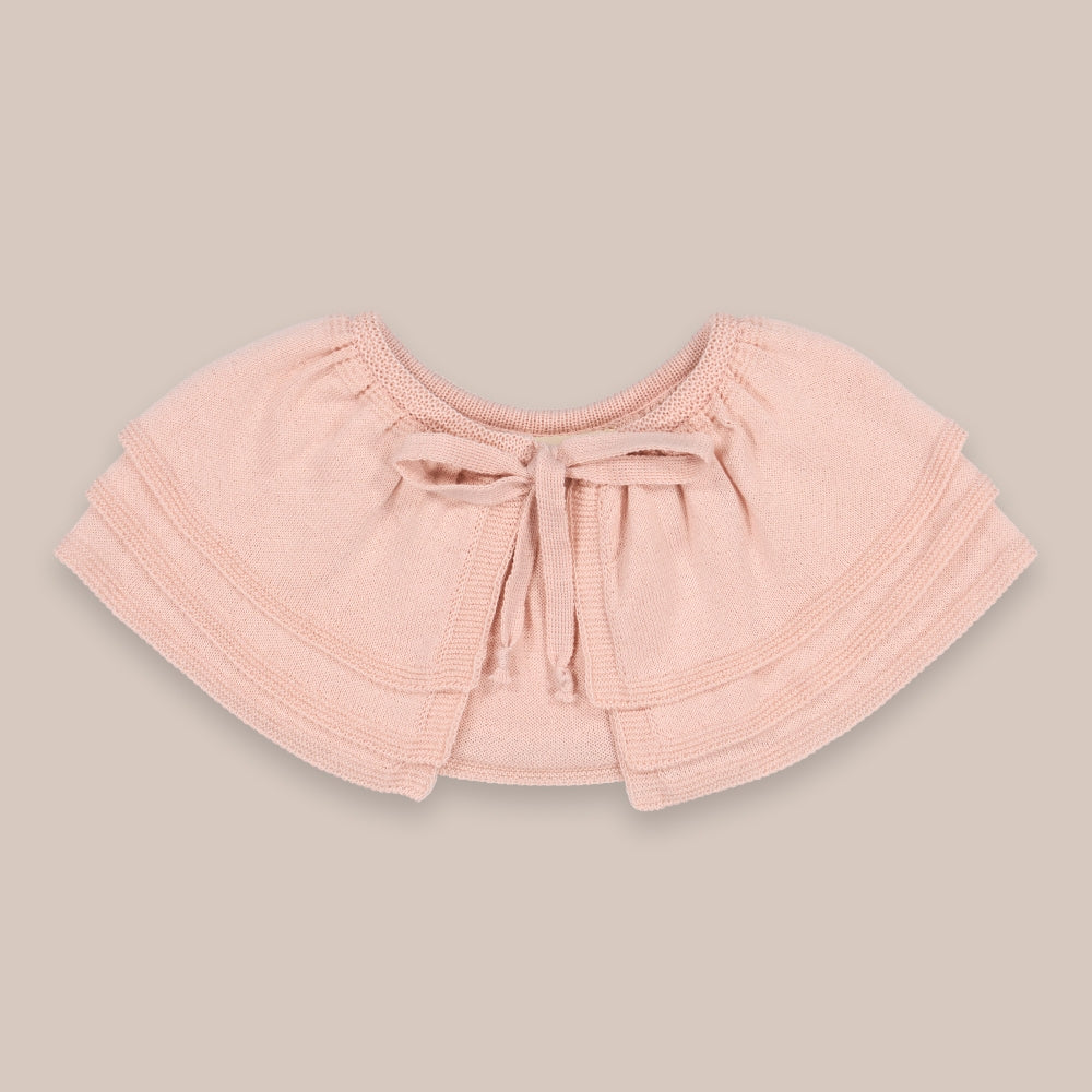 Capa de malha com babado de comunhão