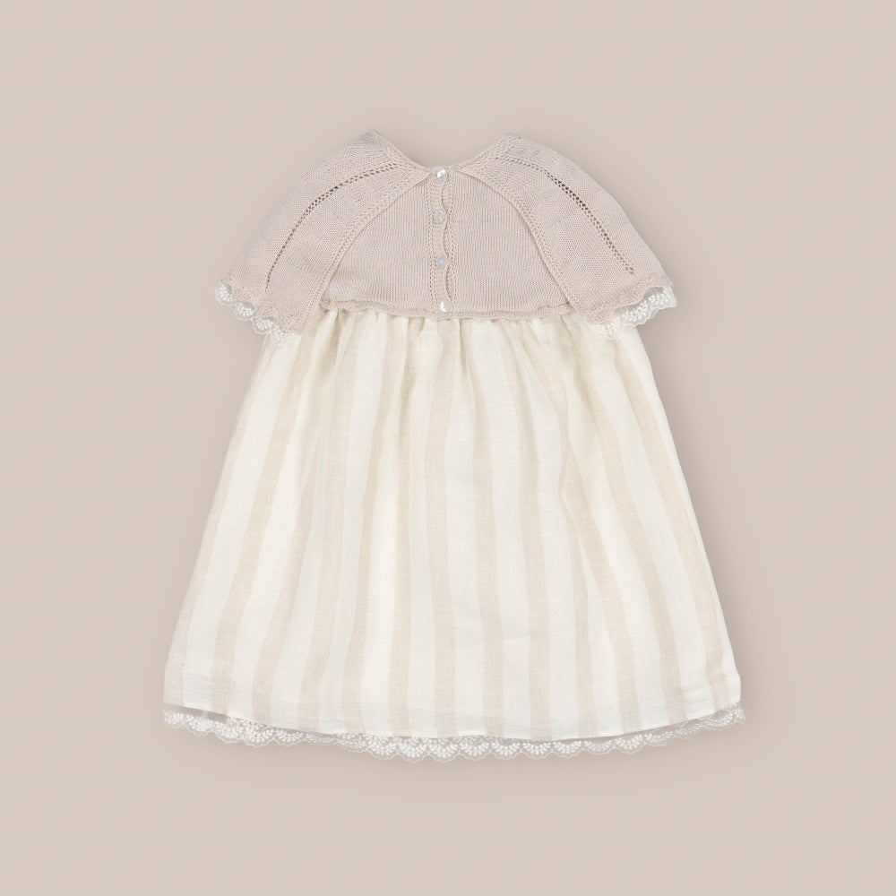 Vestido com decote horizontal
