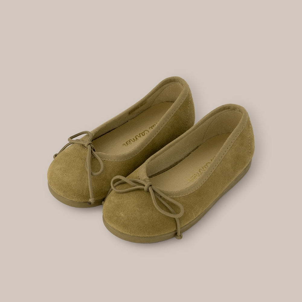 Fille Danseuse En Daim