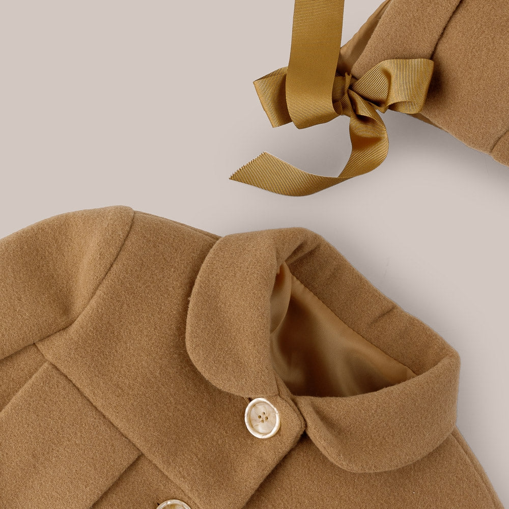 Girl's Cloth Coat With Bonnet Shovel