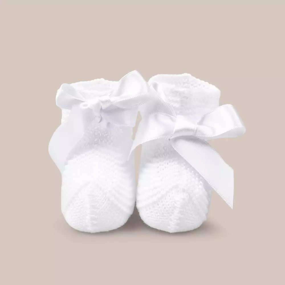 WHITE BABY BOOTEES