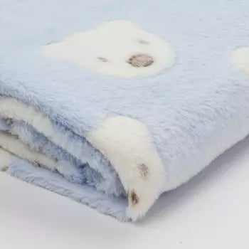 Preparando la canastilla: primera puesta y accesorios básicos para el bebé