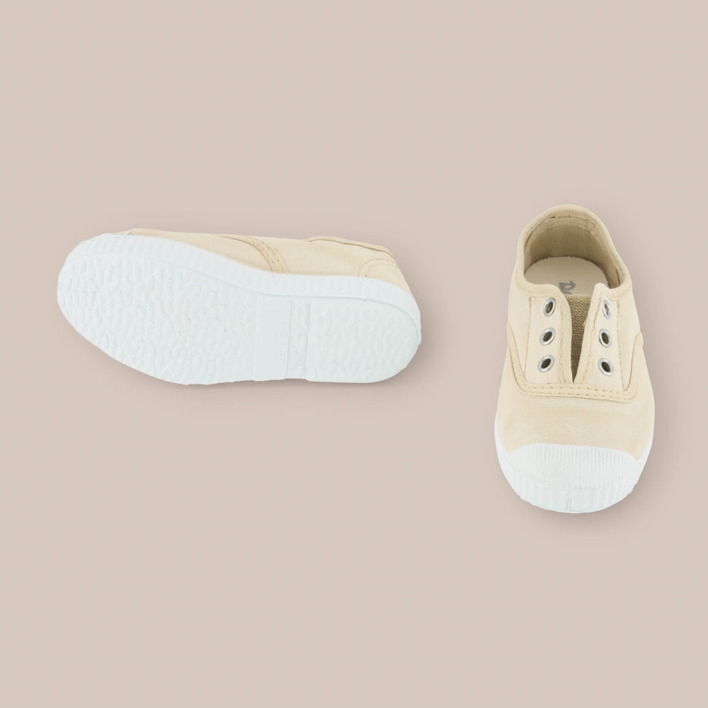 Chaussure en toile teintée