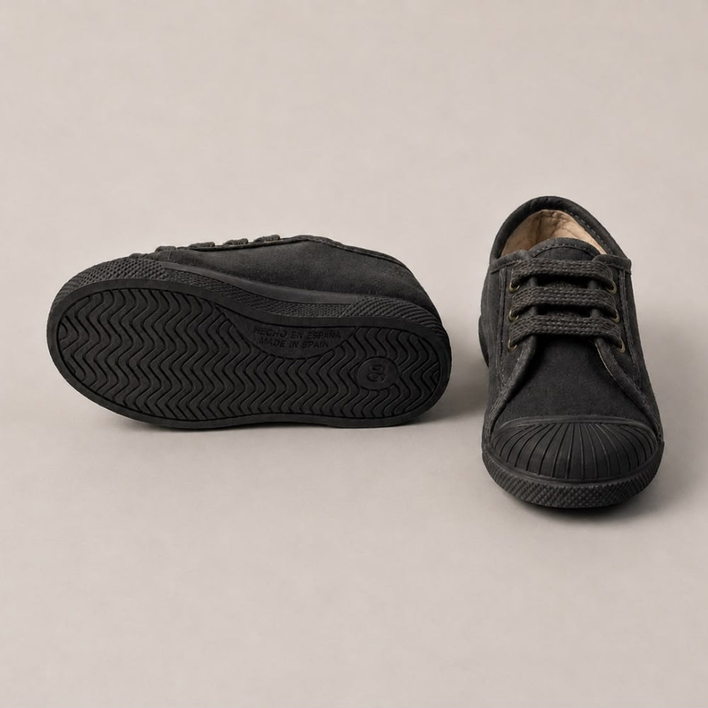 Sneaker con punta in pelle scamosciata