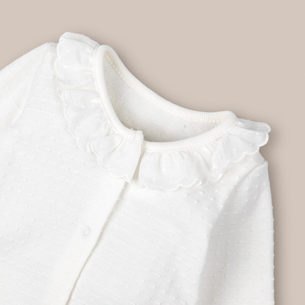 Pijama de bebê com nó