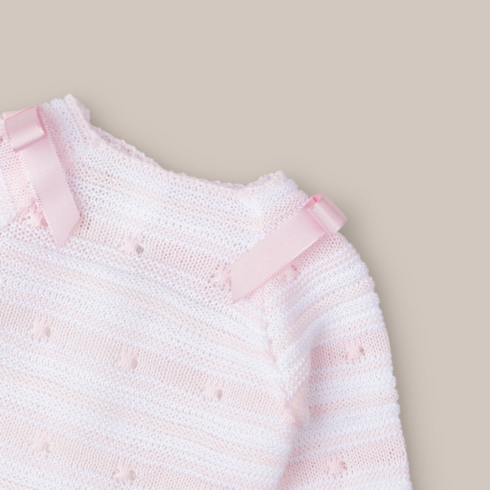Kreidefarbener Babypullover