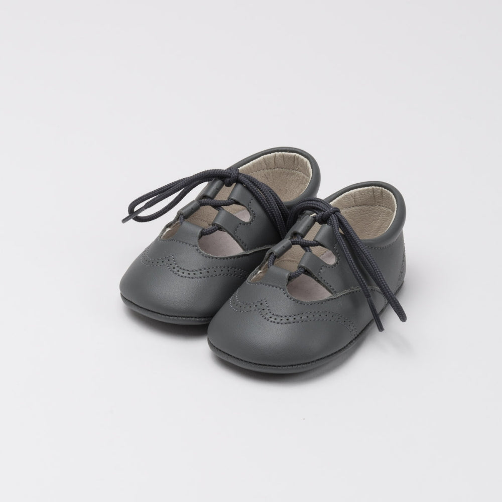 Englischer Babyschuh aus Leder