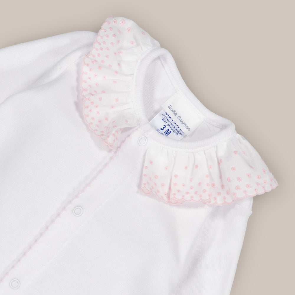 Pijama de algodão para bebê com babado bordado