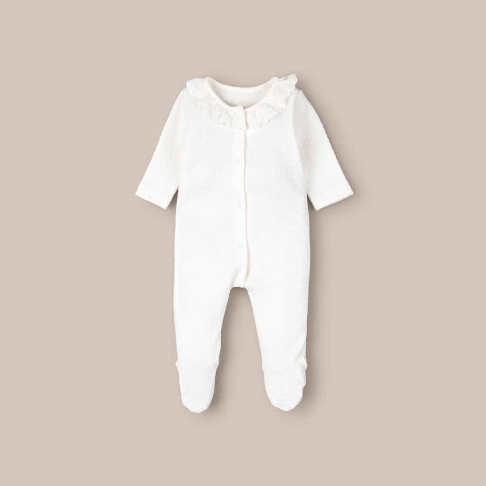 Pijama de bebê com nó