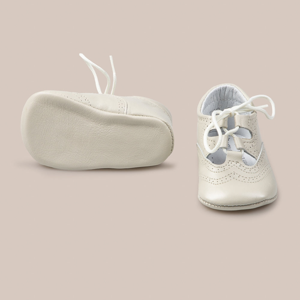 Englischer Babyschuh aus Leder